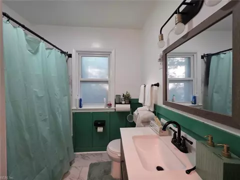 Bath - 6 Clover St, Hampton, VA 23669 photo 1 of 2