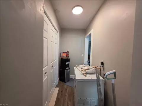 Entry Way - 6 Clover St, Hampton, VA 23669 photo 1 of 3
