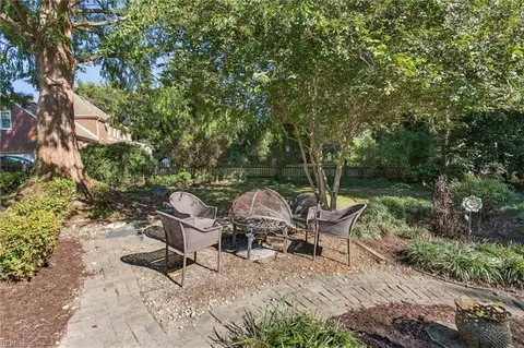 Exterior - 3917 Oak Dr E, Chesapeake, VA 23321 photo 8 of 14