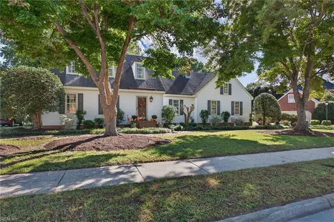Exterior - 3917 Oak Dr E, Chesapeake, VA 23321 photo 2 of 14