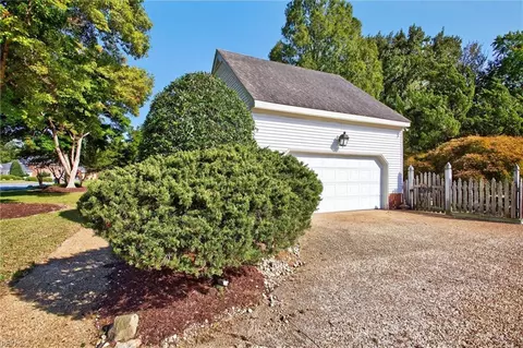 Exterior - 3917 Oak Dr E, Chesapeake, VA 23321 photo 14 of 14