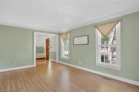 Living - 3917 Oak Dr E, Chesapeake, VA 23321 photo 3 of 4