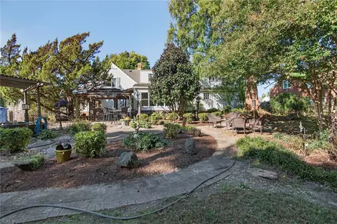 Exterior - 3917 Oak Dr E, Chesapeake, VA 23321 photo 10 of 14