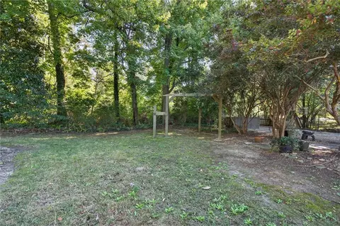 Exterior - 3917 Oak Dr E, Chesapeake, VA 23321 photo 9 of 14