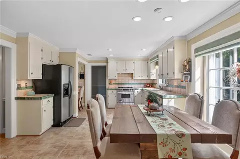 Kitchen - 3917 Oak Dr E, Chesapeake, VA 23321 photo 2 of 5