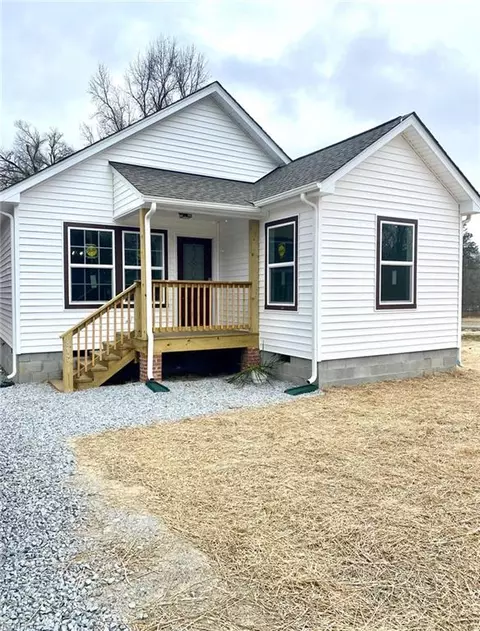 817 Church St, Blackstone, VA 23824