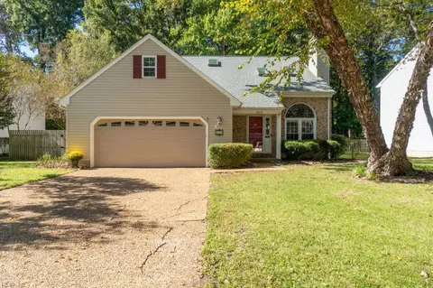 305 Peachtree Ln, Yorktown, VA 23693