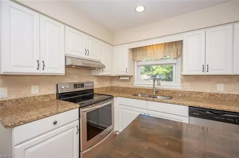 577 Boston Ave, Chesapeake, VA 23322 photo 7