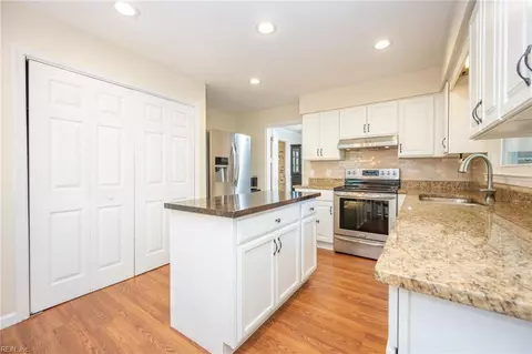 577 Boston Ave, Chesapeake, VA 23322 photo 5