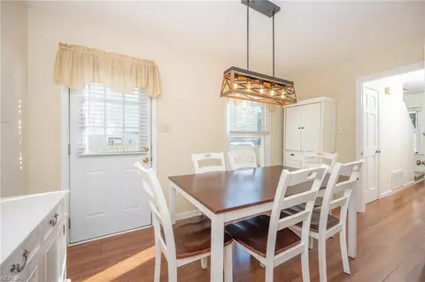 577 Boston Ave, Chesapeake, VA 23322 photo 4