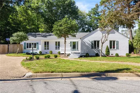18 Hillcrest Dr, Newport News, VA 23606
