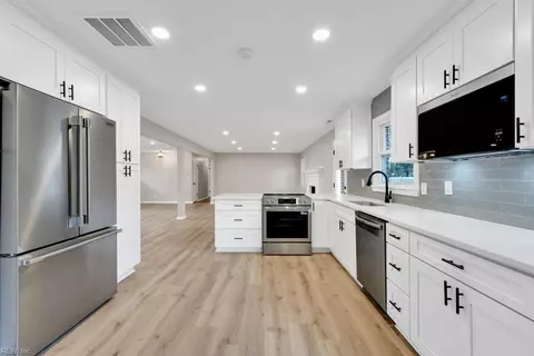 920 Hanover Dr, Virginia Beach, VA 23464
