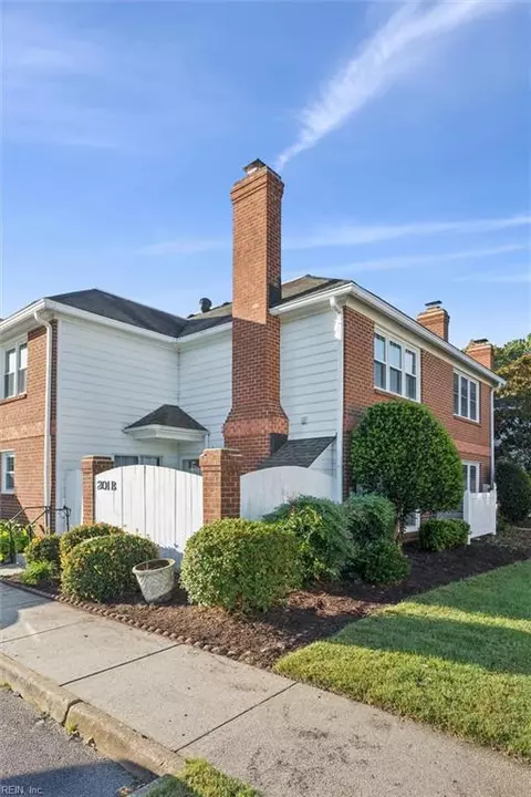 201 Amersham Dr #B, Yorktown, VA 23693