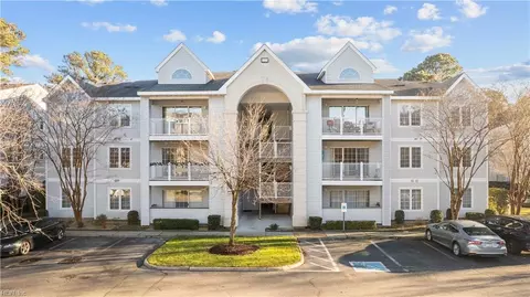 916 Charnell Dr #201, Virginia Beach, VA 23451