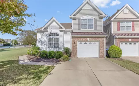 2307 Silver Charm Cir, Suffolk, VA 23435