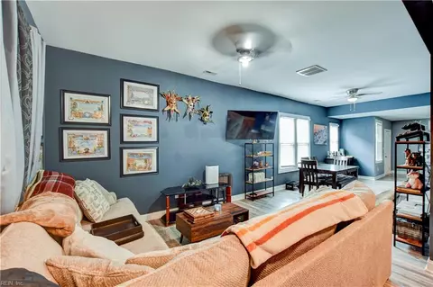 Living - 816 E 28th St, Norfolk, VA 23504 photo 2 of 3