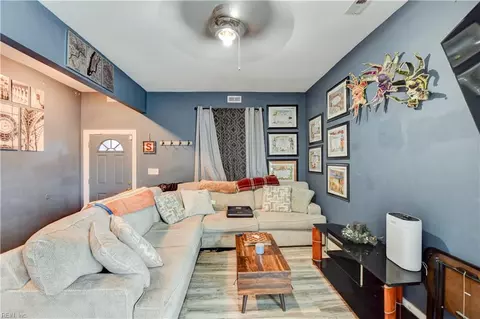 Living - 816 E 28th St, Norfolk, VA 23504 photo 1 of 3