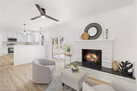 Living - 4252 Raleigh Rd, Chesapeake, VA 23321 photo 5 of 10
