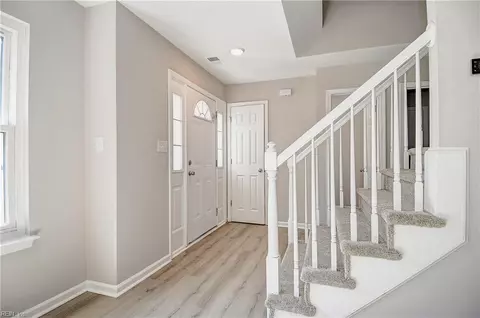 Entry Way - 6832 Ivanhoe Ct, Suffolk, VA 23435 photo 2 of 5