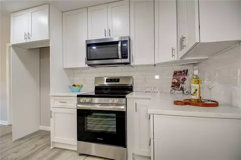 Kitchen - 6832 Ivanhoe Ct, Suffolk, VA 23435 photo 3 of 7
