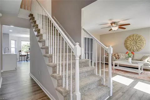 Entry Way - 6832 Ivanhoe Ct, Suffolk, VA 23435 photo 4 of 5