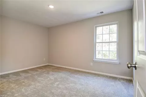 Bedroom - 6832 Ivanhoe Ct, Suffolk, VA 23435 photo 6 of 9