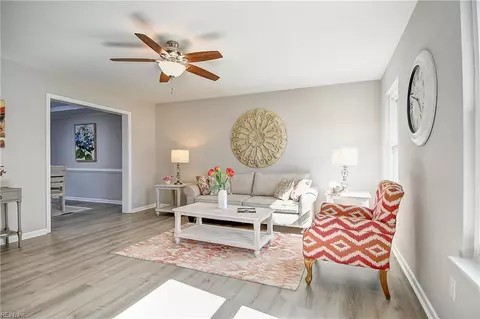 Living - 6832 Ivanhoe Ct, Suffolk, VA 23435 photo 2 of 6