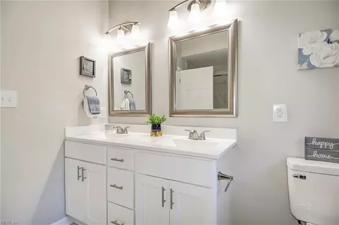 Bath - 6832 Ivanhoe Ct, Suffolk, VA 23435 photo 2 of 4