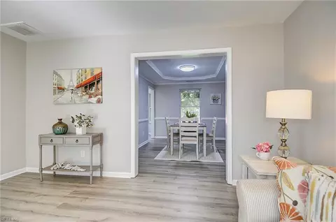 Entry Way - 6832 Ivanhoe Ct, Suffolk, VA 23435 photo 3 of 5