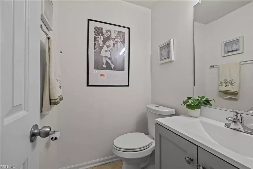 Bath - 4764 Ardmore Ln, Virginia Beach, VA 23456 photo 1 of 6