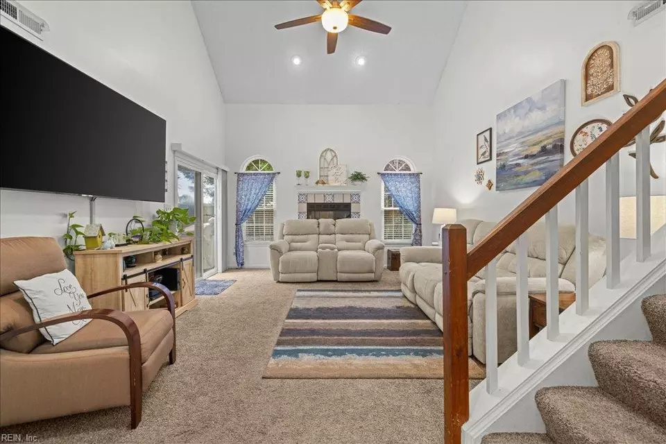 Entry Way - 4764 Ardmore Ln, Virginia Beach, VA 23456 photo 4 of 10