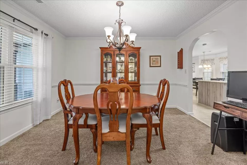 Dining - 4764 Ardmore Ln, Virginia Beach, VA 23456 photo 1 of 3