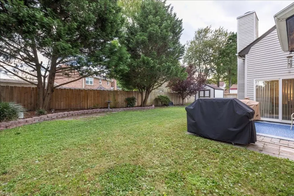 Exterior - 4764 Ardmore Ln, Virginia Beach, VA 23456 photo 3 of 6