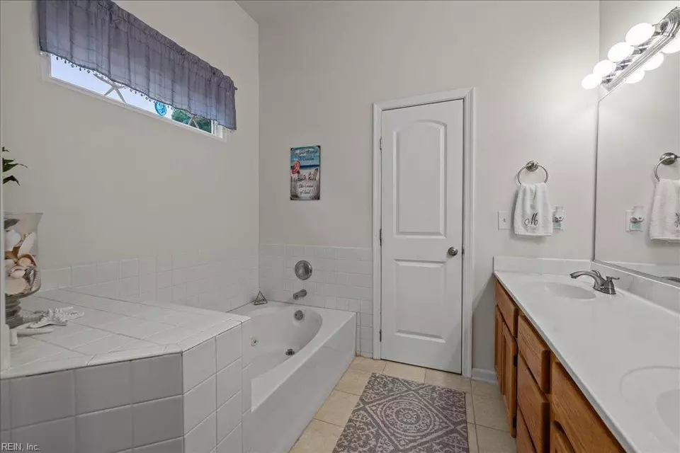 Bath - 4764 Ardmore Ln, Virginia Beach, VA 23456 photo 5 of 6