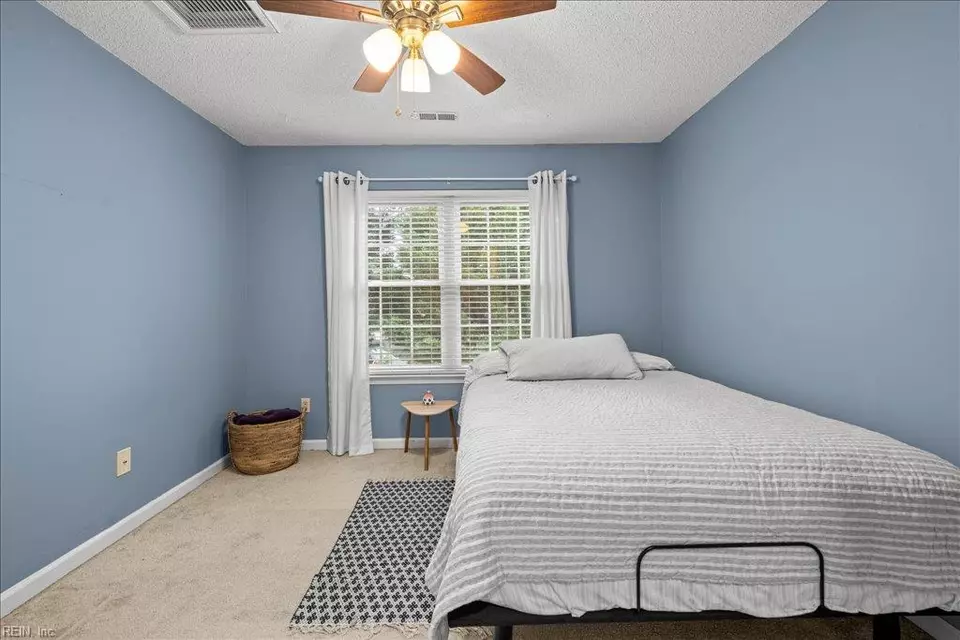 Bedroom - 4764 Ardmore Ln, Virginia Beach, VA 23456 photo 6 of 8