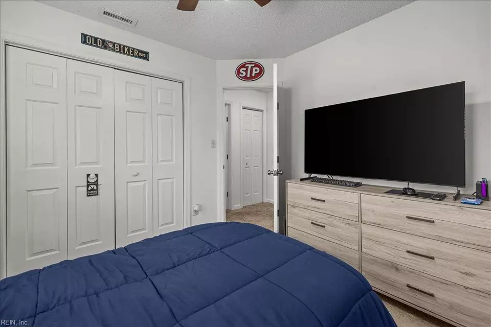 Bedroom - 4764 Ardmore Ln, Virginia Beach, VA 23456 photo 5 of 8