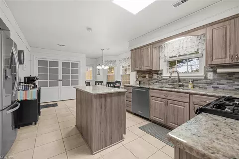 Kitchen - 4764 Ardmore Ln, Virginia Beach, VA 23456 photo 1 of 6