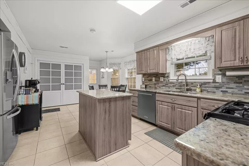 Kitchen - 4764 Ardmore Ln, Virginia Beach, VA 23456 photo 1 of 6