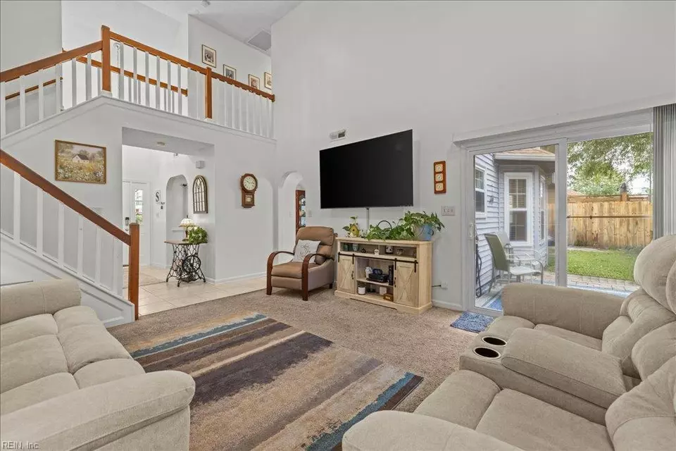 Entry Way - 4764 Ardmore Ln, Virginia Beach, VA 23456 photo 7 of 10