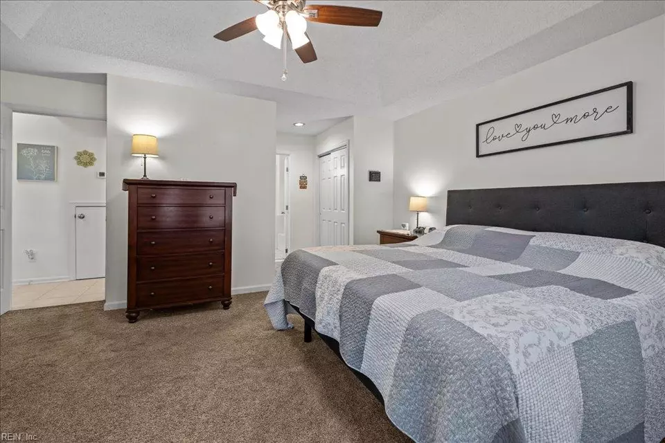 Bedroom - 4764 Ardmore Ln, Virginia Beach, VA 23456 photo 3 of 8