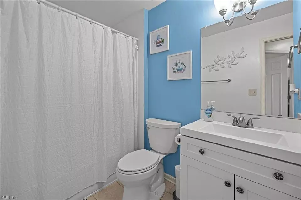 Bath - 4764 Ardmore Ln, Virginia Beach, VA 23456 photo 6 of 6