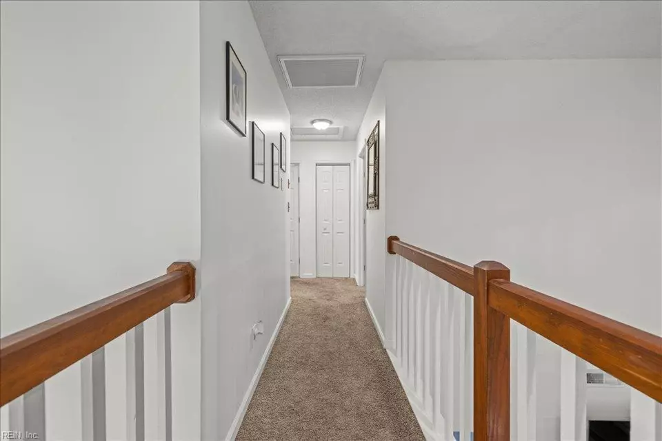 Entry Way - 4764 Ardmore Ln, Virginia Beach, VA 23456 photo 9 of 10