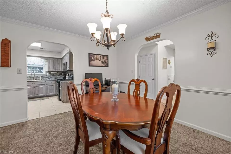 Dining - 4764 Ardmore Ln, Virginia Beach, VA 23456 photo 3 of 3