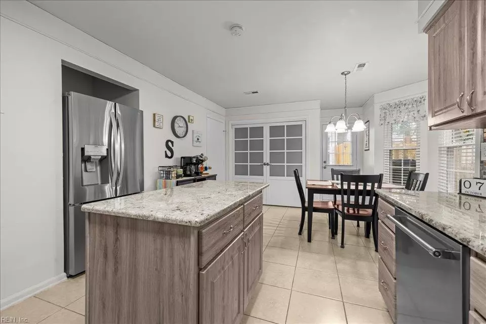 Kitchen - 4764 Ardmore Ln, Virginia Beach, VA 23456 photo 6 of 6