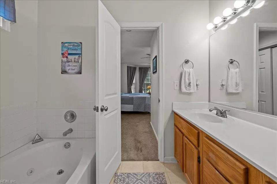 Bath - 4764 Ardmore Ln, Virginia Beach, VA 23456 photo 4 of 6