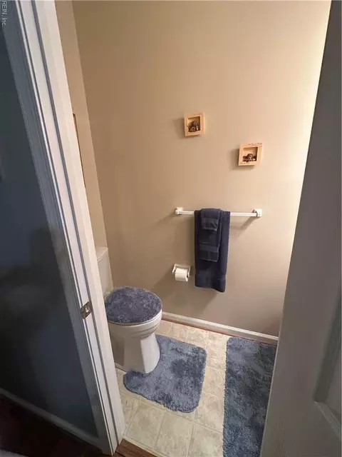 15 Elizabeth Rd, Hampton, VA 23669 photo 4