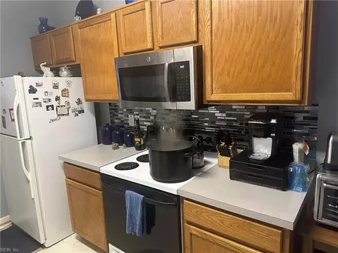15 Elizabeth Rd, Hampton, VA 23669 photo 5
