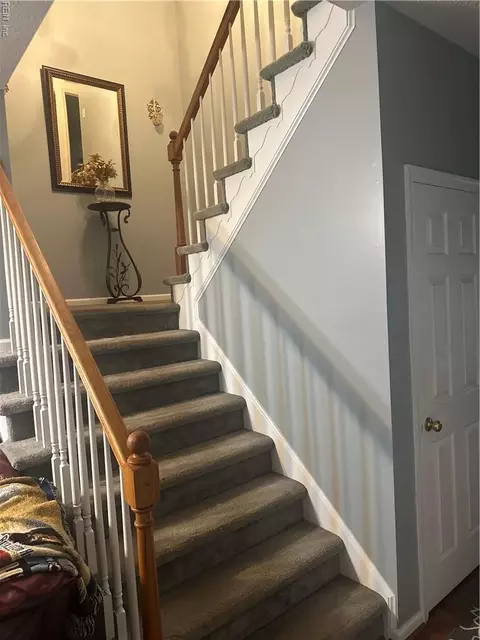 15 Elizabeth Rd, Hampton, VA 23669 photo 3