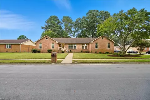 2145 Lloyd Dr, Chesapeake, VA 23325