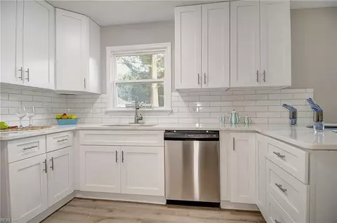 728 Prince Charles Ln, Virginia Beach, VA 23452
